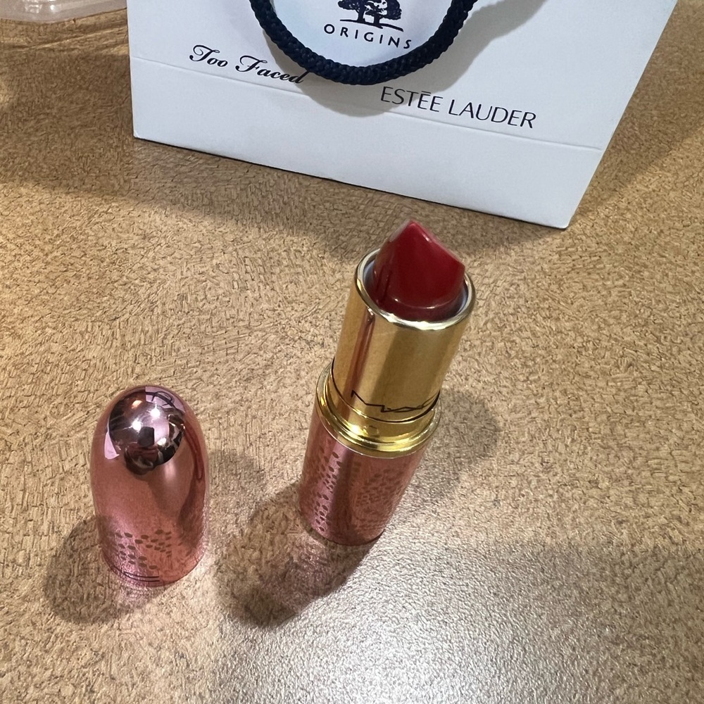 MAC Lustreglass Lipstick Put A Bow On It